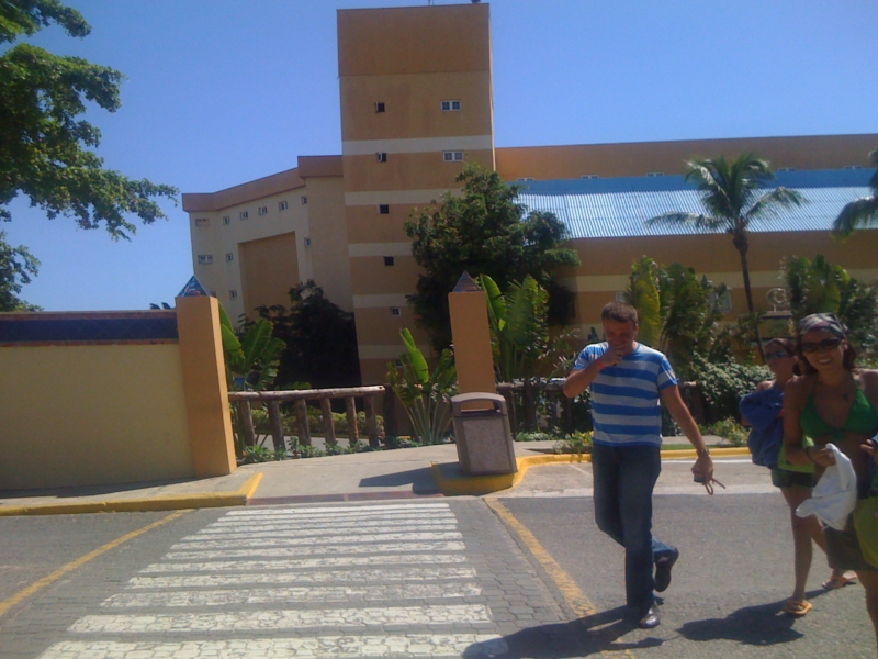2CHILLING@RESORT2.jpg