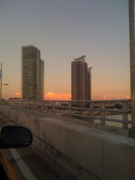 8CHILLING@MIAMI12.jpg