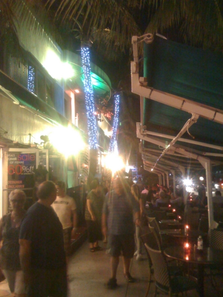 8CHILLING@MIAMI13.jpg
