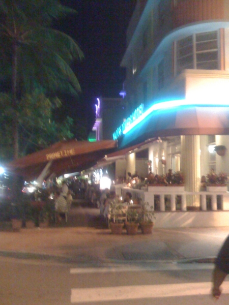 8CHILLING@MIAMI14.jpg